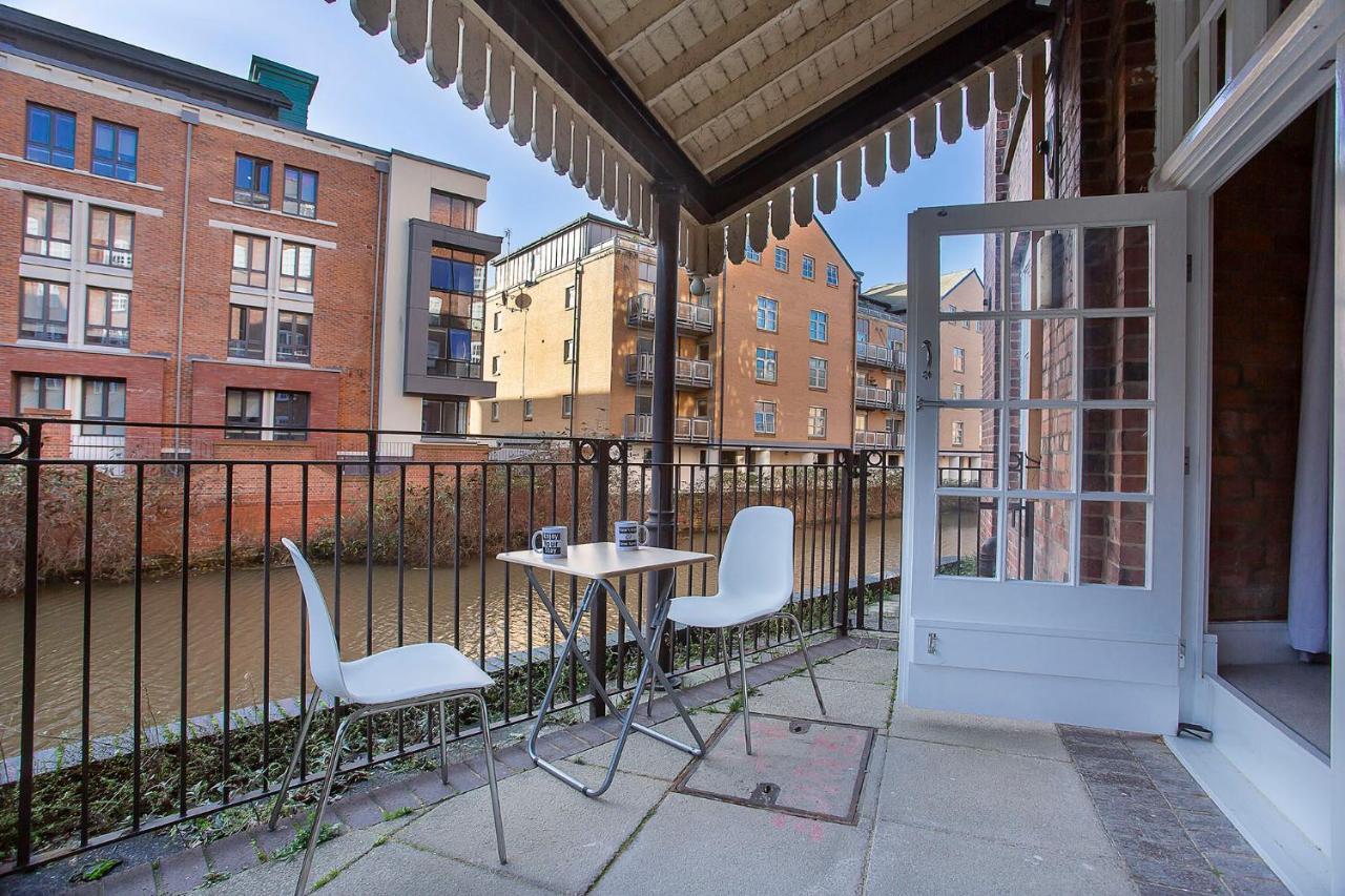 Waters Edge At Cocoa Suites York Exterior foto