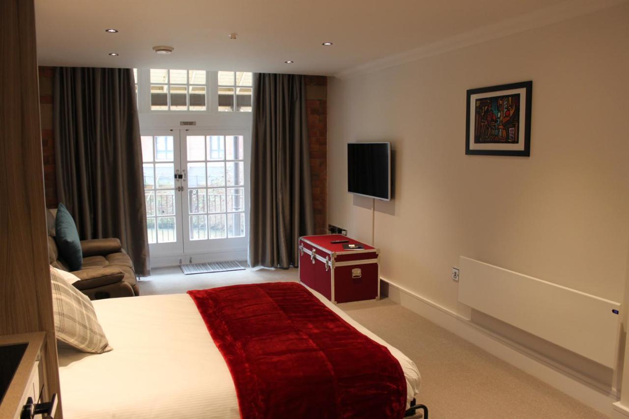 Waters Edge At Cocoa Suites York Exterior foto
